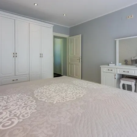 Villa Point *