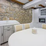 Point Villa Grižane