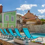 Villa Point *